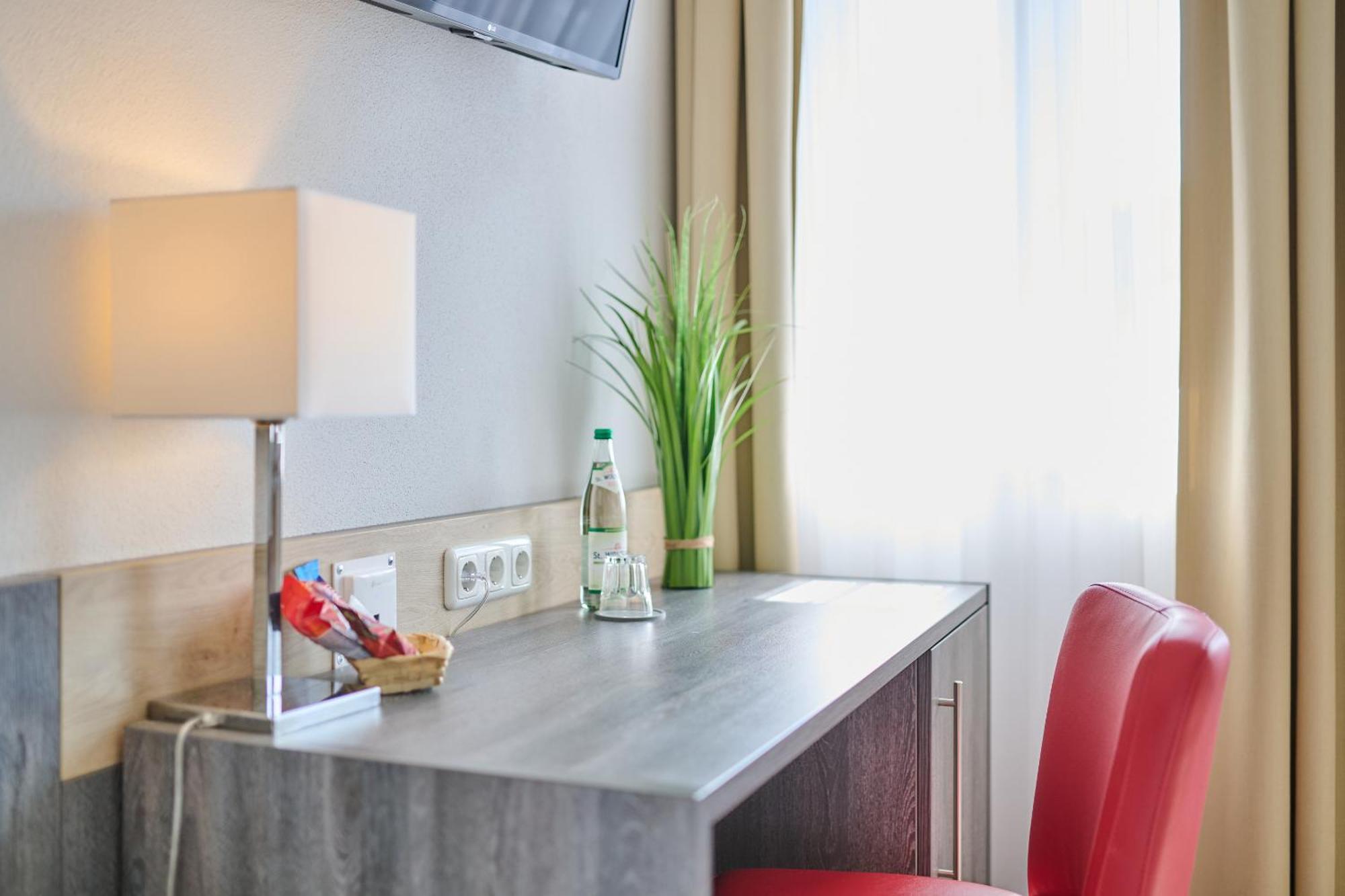 Sunny Hotel Регенштауф Экстерьер фото